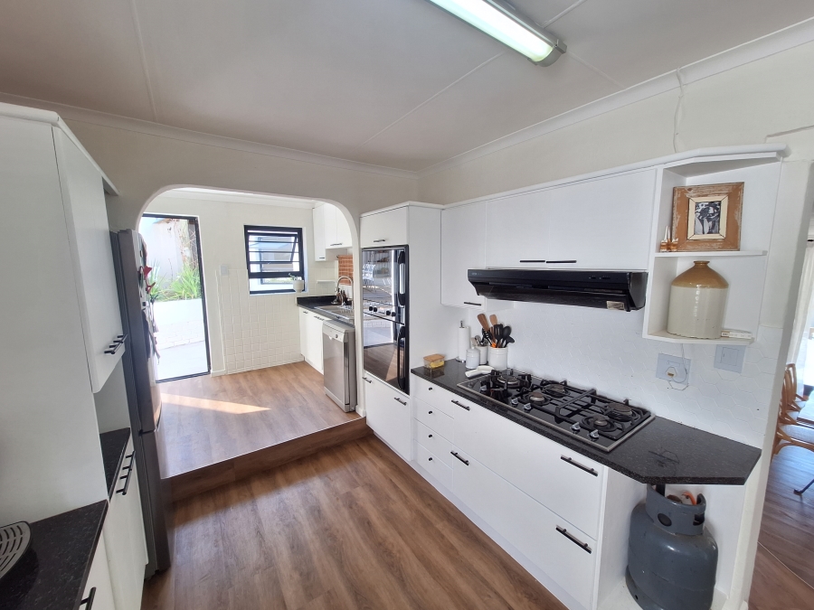 4 Bedroom Property for Sale in Wavecrest Eastern Cape